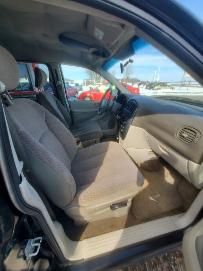 2007 Dodge Caravan - Image 10