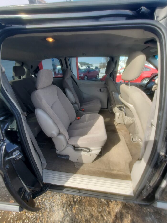 2007 Dodge Caravan - Image 11