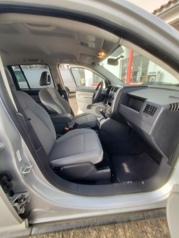 2007 Jeep Compass - Image 10
