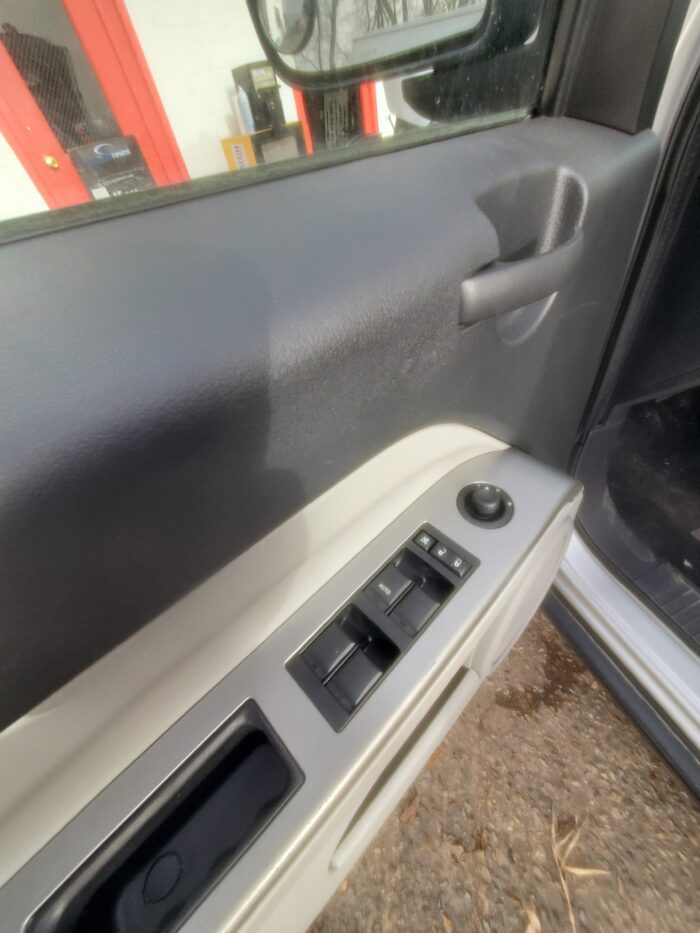 2007 Jeep Compass - Image 13