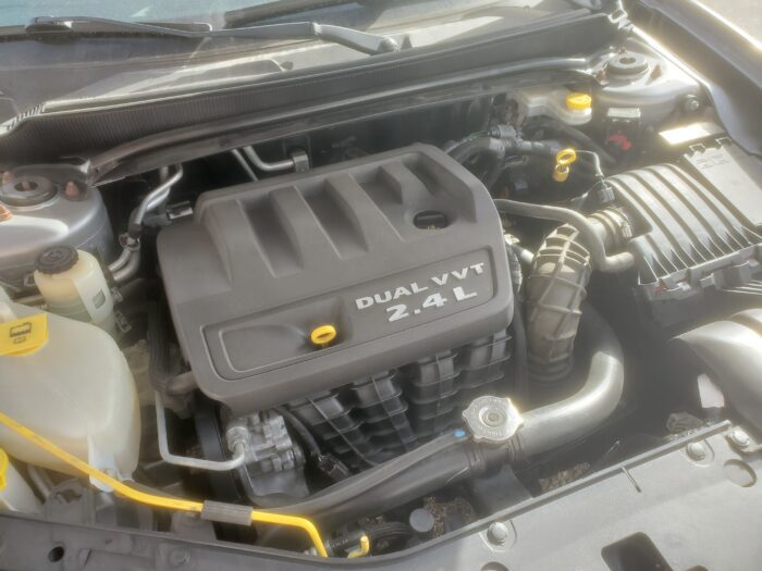 2013 Dodge Avenger SE - Image 17