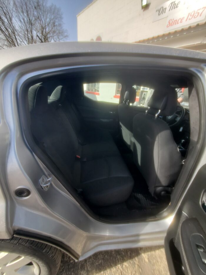 2013 Dodge Avenger SE - Image 9