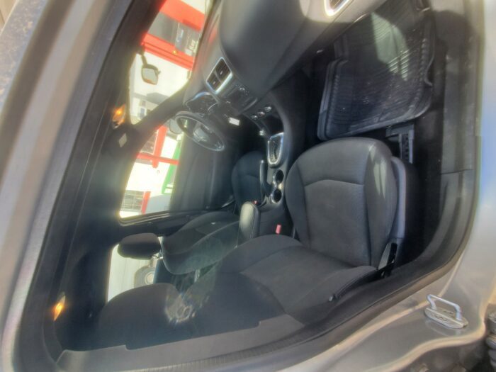 2013 Dodge Avenger SE - Image 11