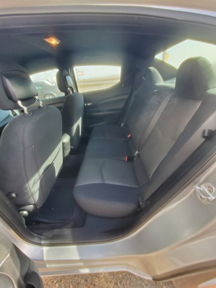 2013 Dodge Avenger SE - Image 12