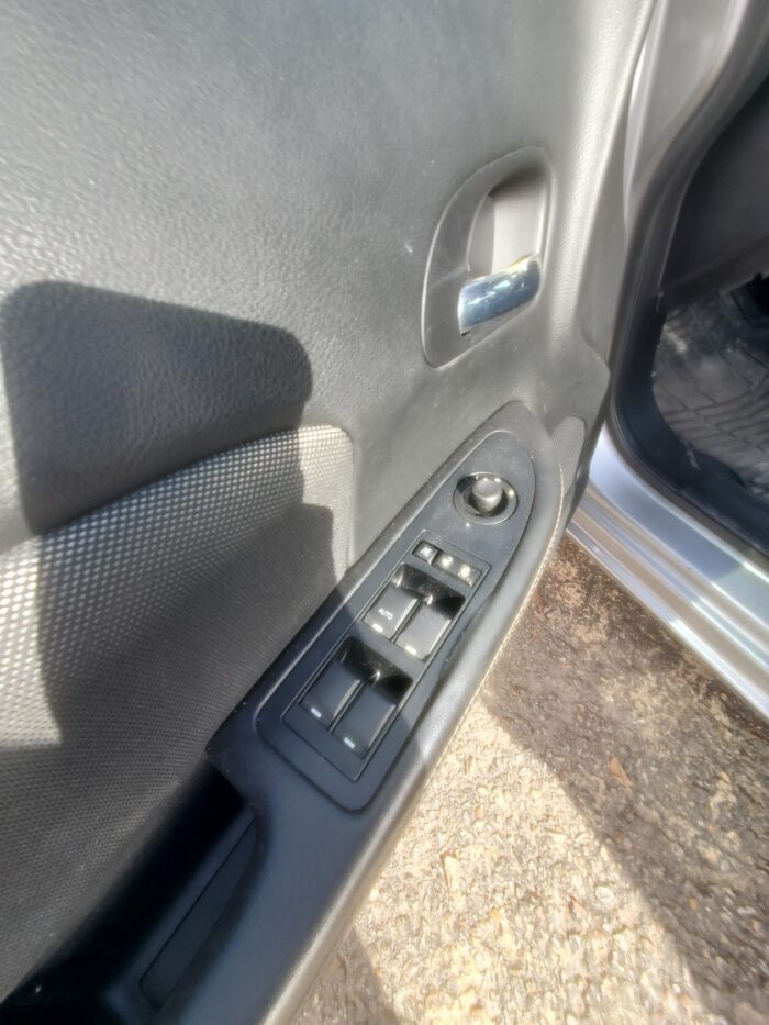 2013 Dodge Avenger SE - Image 13