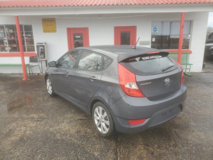 2013 Hyundai Accent - Image 4