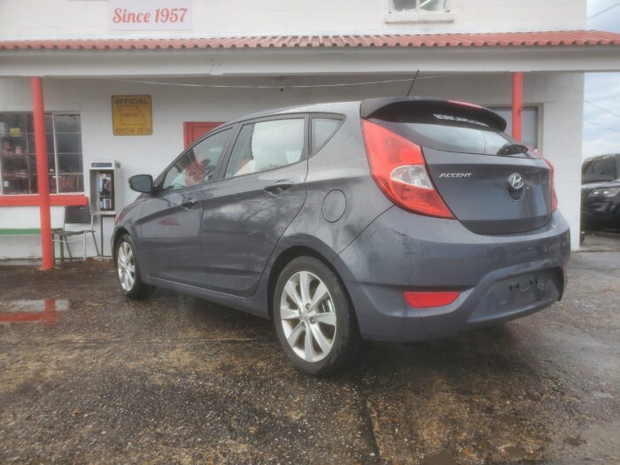 2013 Hyundai Accent - Image 5