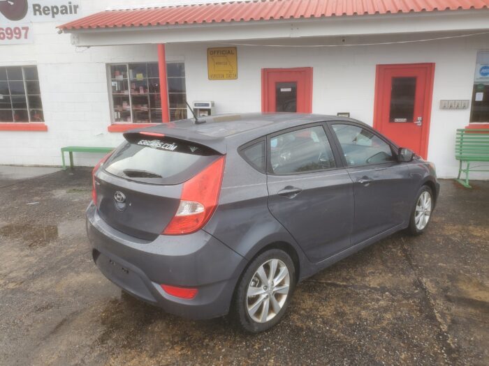 2013 Hyundai Accent - Image 6