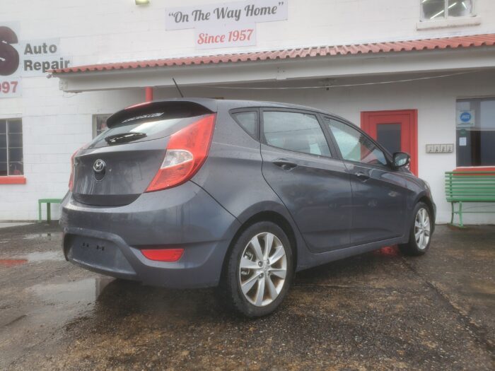 2013 Hyundai Accent - Image 7