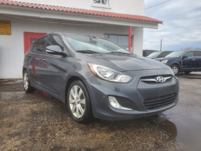 2013 Hyundai Accent - Image 3