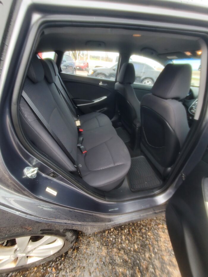 2013 Hyundai Accent - Image 13