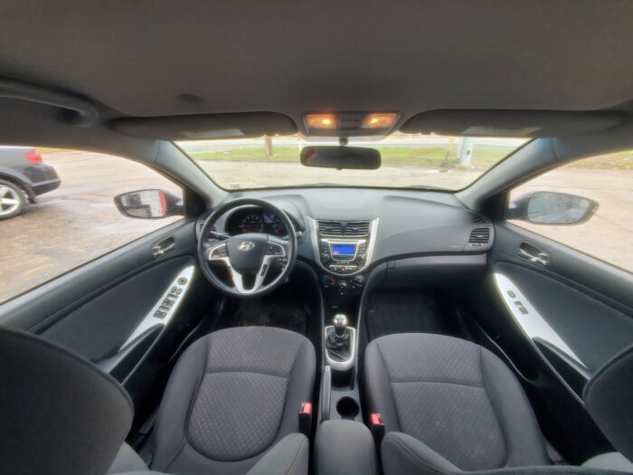 2013 Hyundai Accent - Image 14