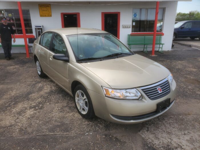 2005 Saturn Ion - Image 2