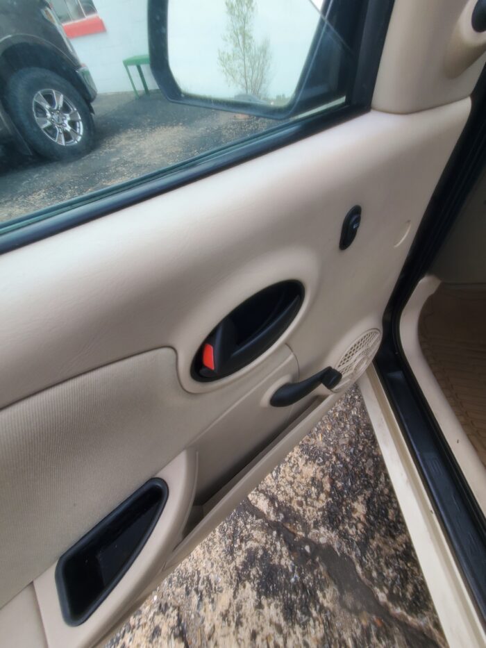 2005 Saturn Ion - Image 15