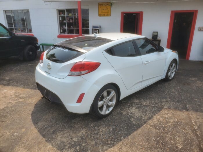 2013 Hyundai Veloster - Image 8