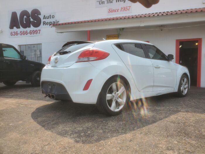 2013 Hyundai Veloster - Image 9