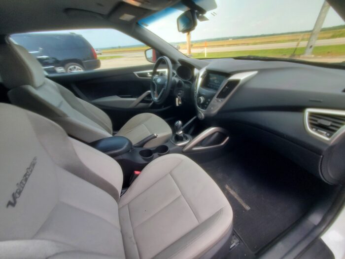 2013 Hyundai Veloster - Image 19