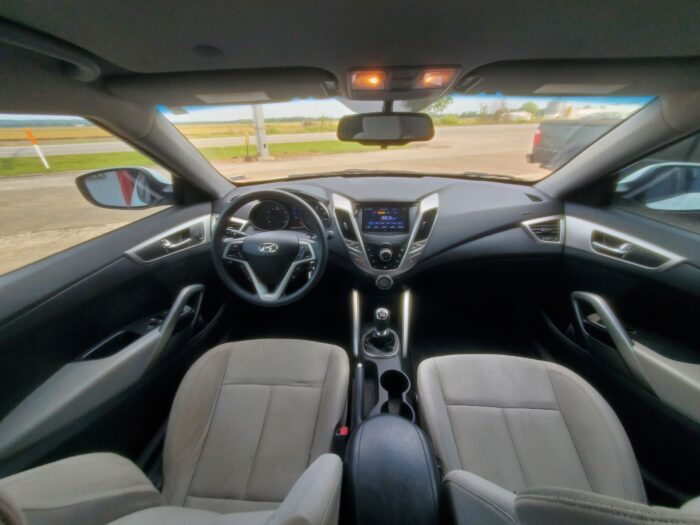 2013 Hyundai Veloster - Image 20