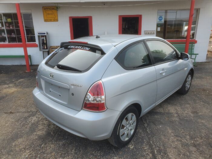 2010 Hyundai Accent - Image 6