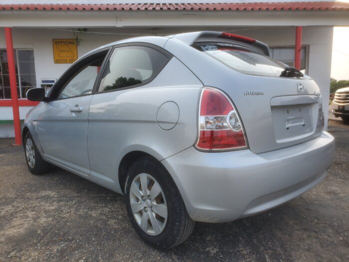 2010 Hyundai Accent - Image 9