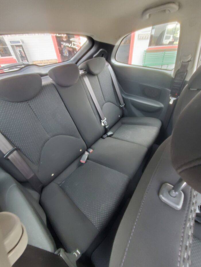 2010 Hyundai Accent - Image 12