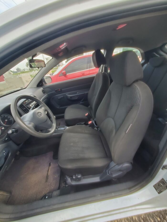 2010 Hyundai Accent - Image 16