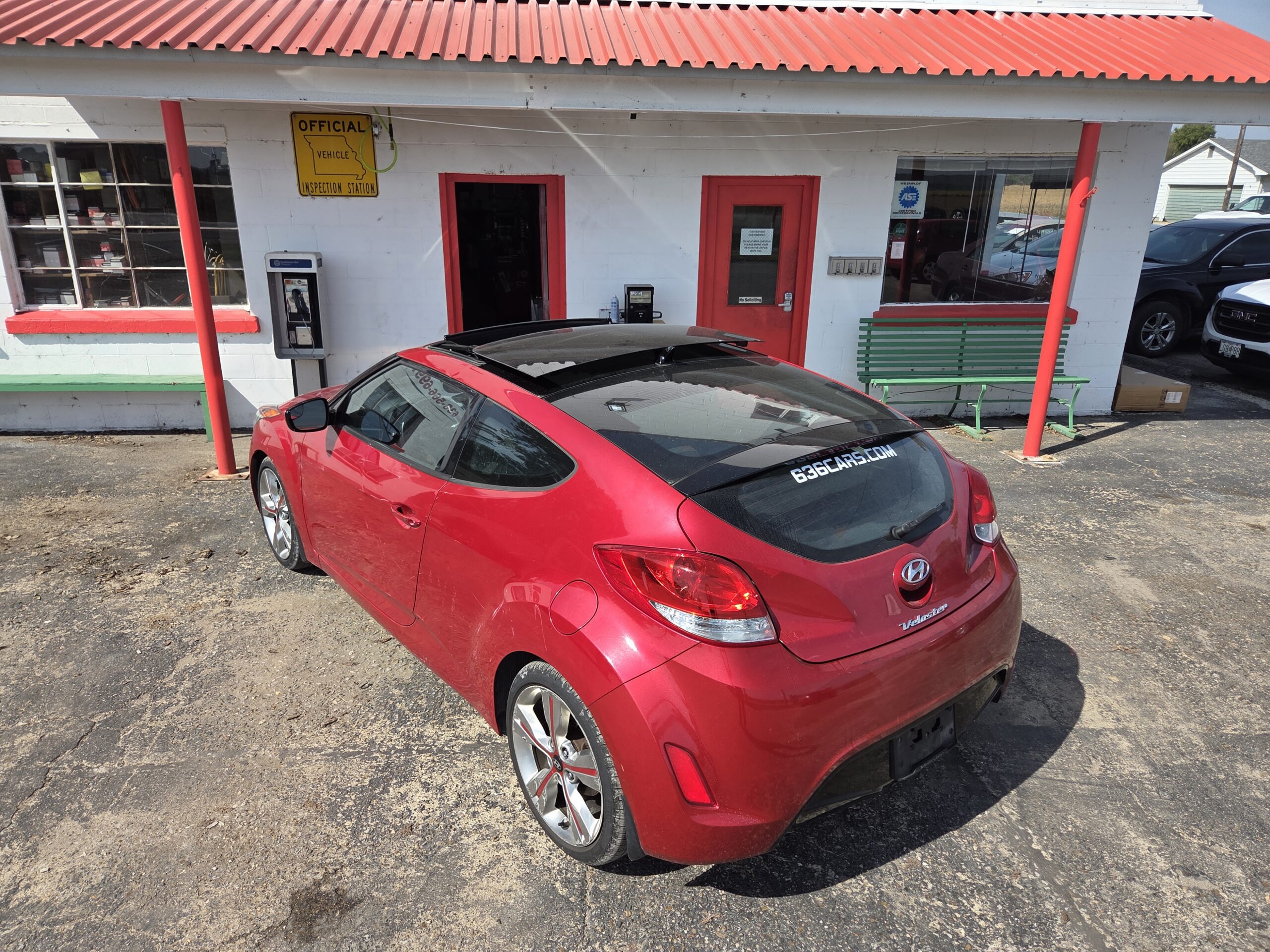 2017 Hyundai Veloster - Image 6