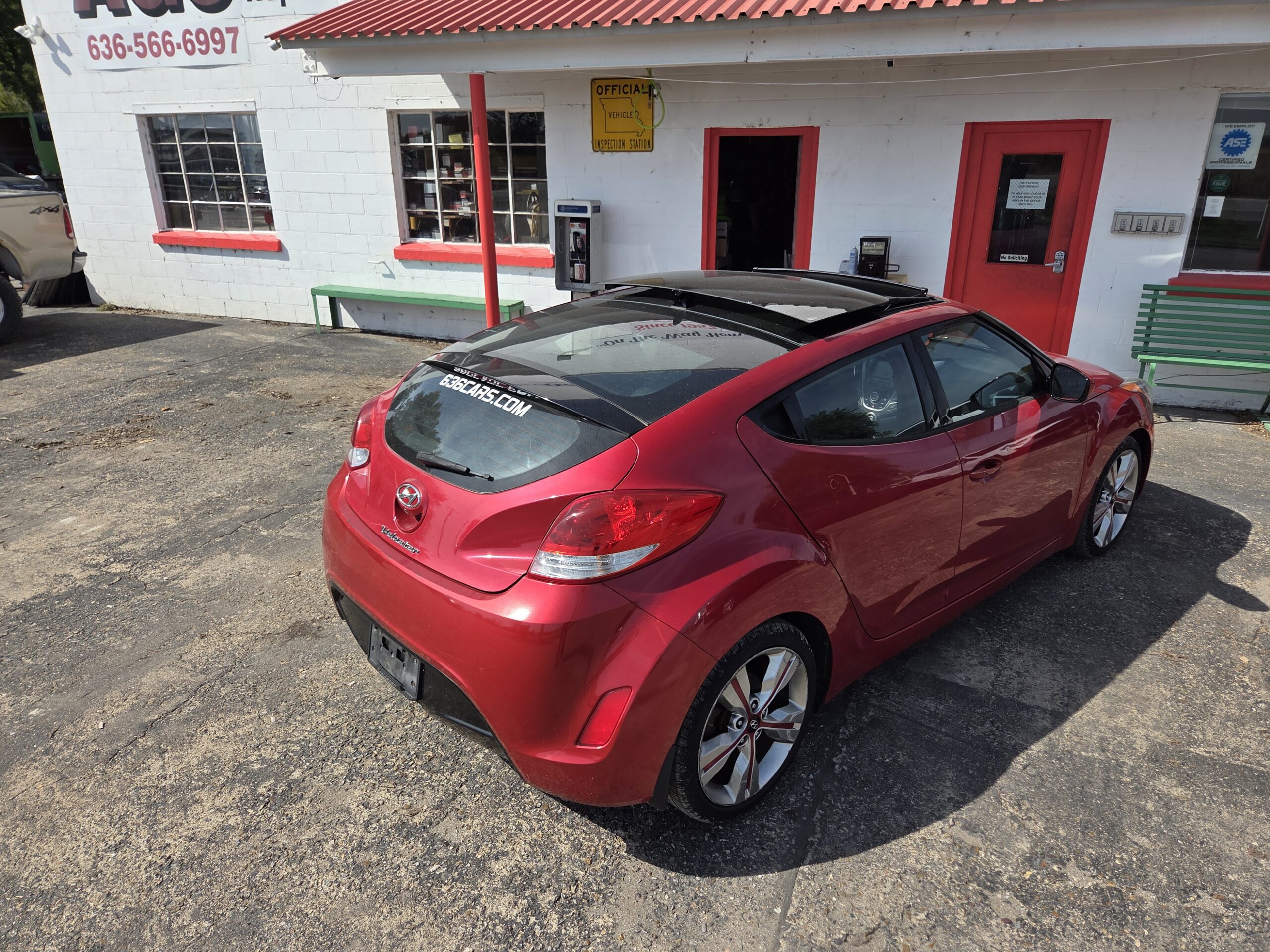 2017 Hyundai Veloster - Image 8