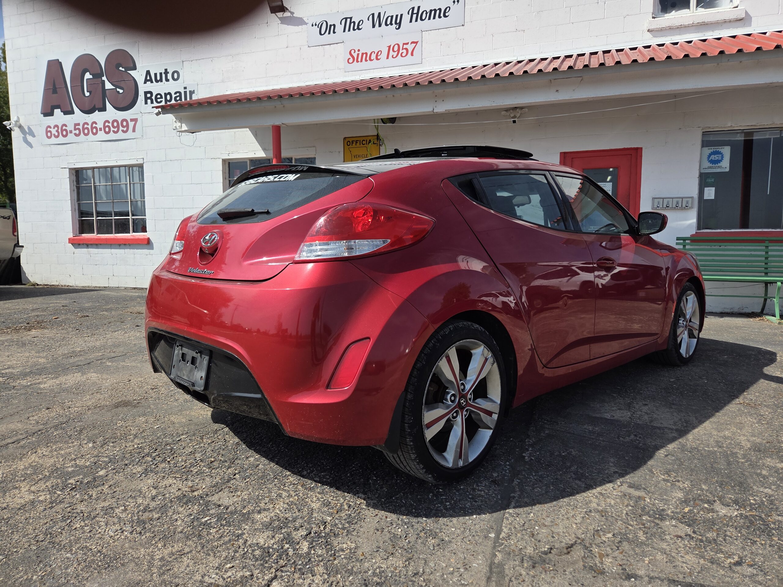 2017 Hyundai Veloster - Image 9