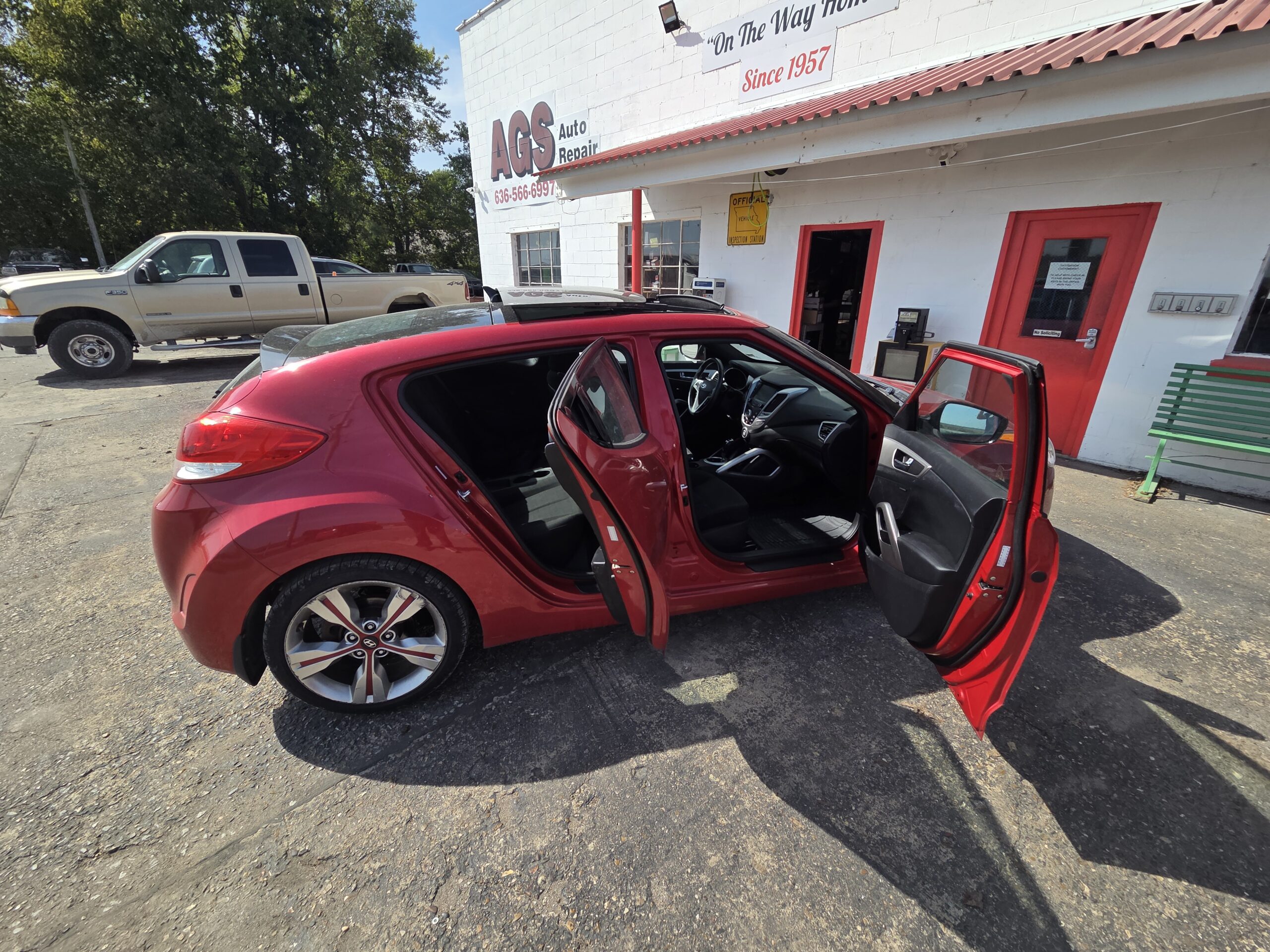 2017 Hyundai Veloster - Image 10