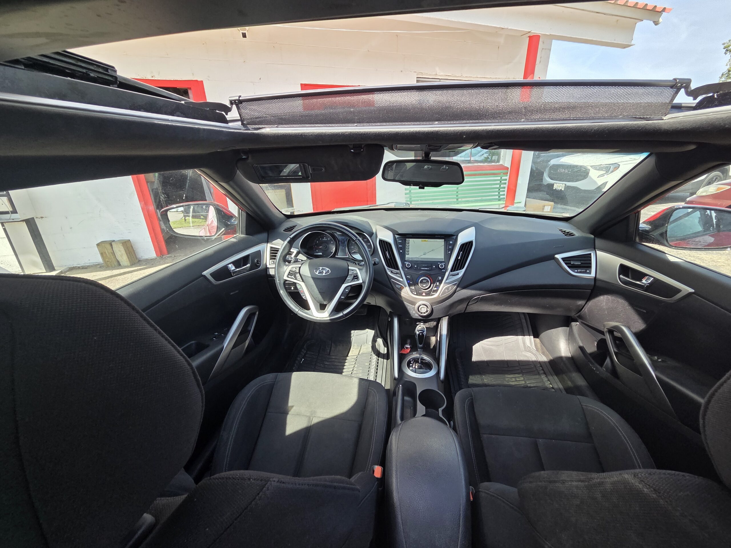 2017 Hyundai Veloster - Image 12