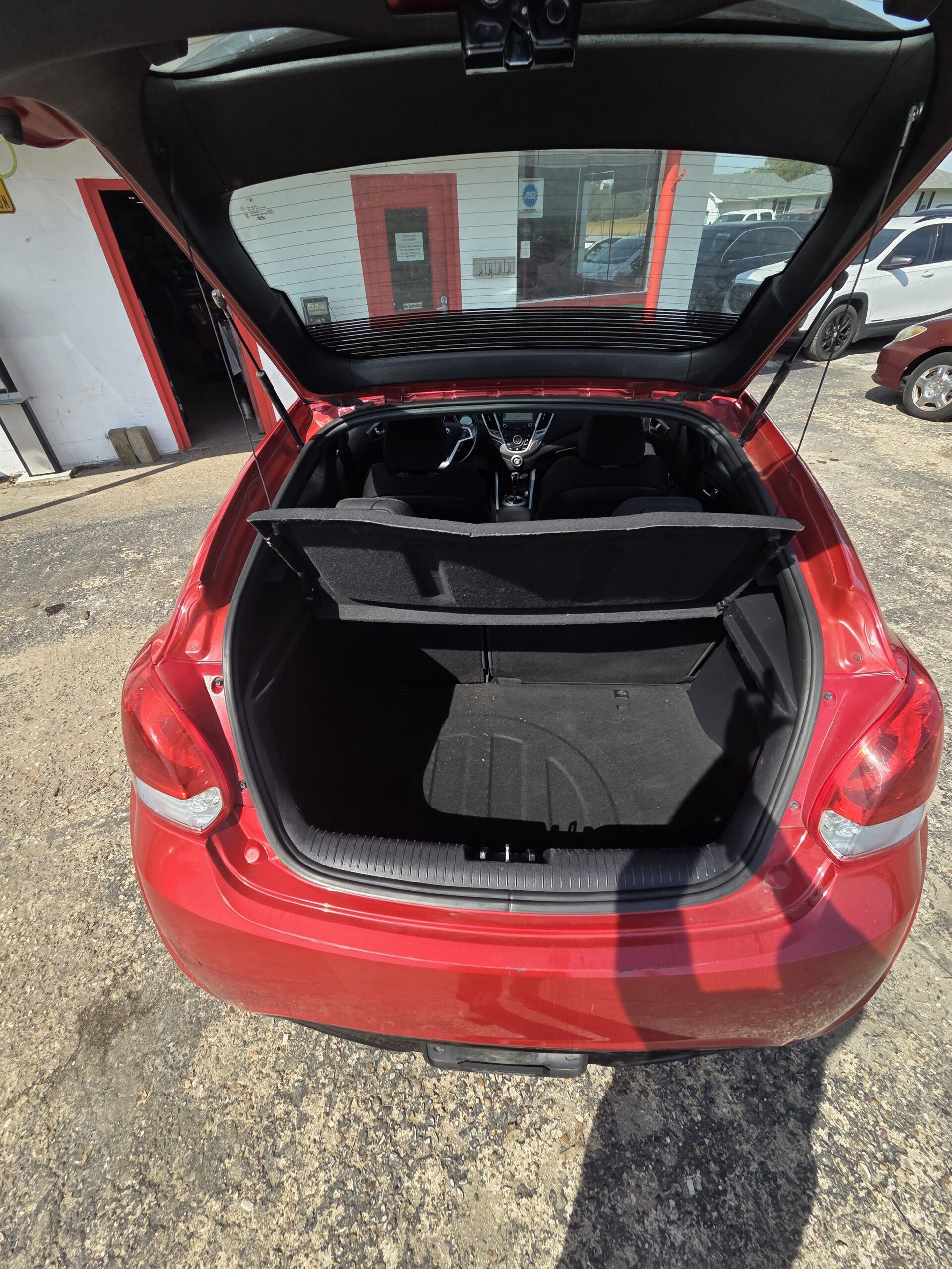 2017 Hyundai Veloster - Image 14