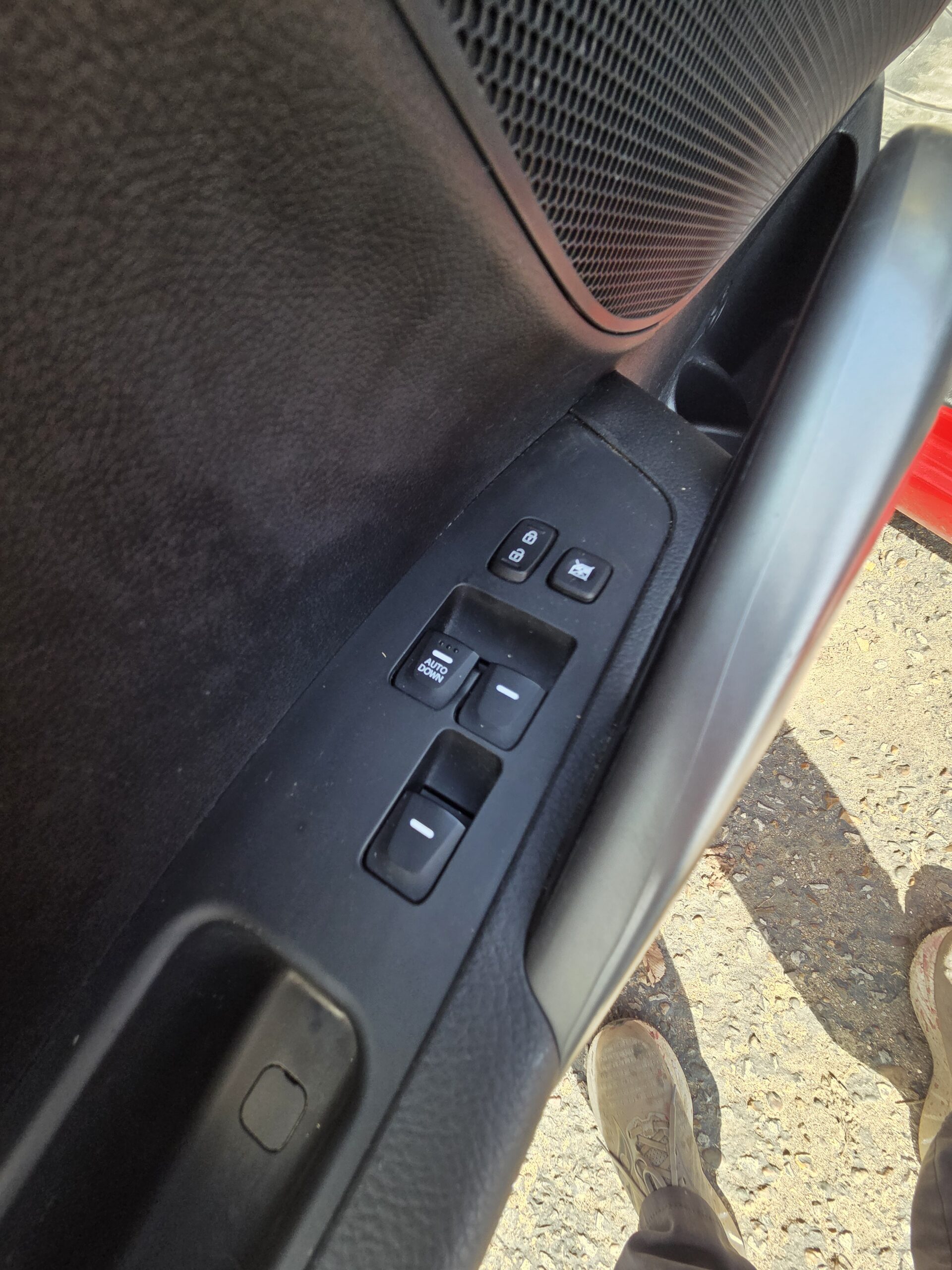 2017 Hyundai Veloster - Image 17