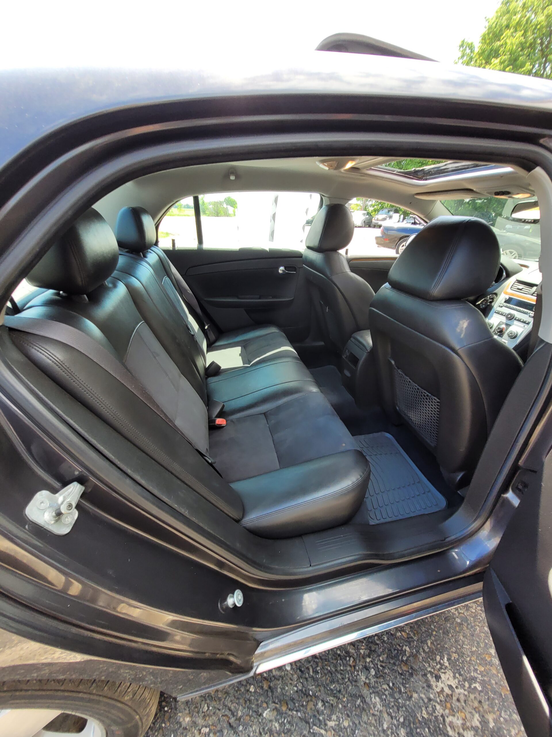 2010 Chevrolet Malibu 2LT - Image 12