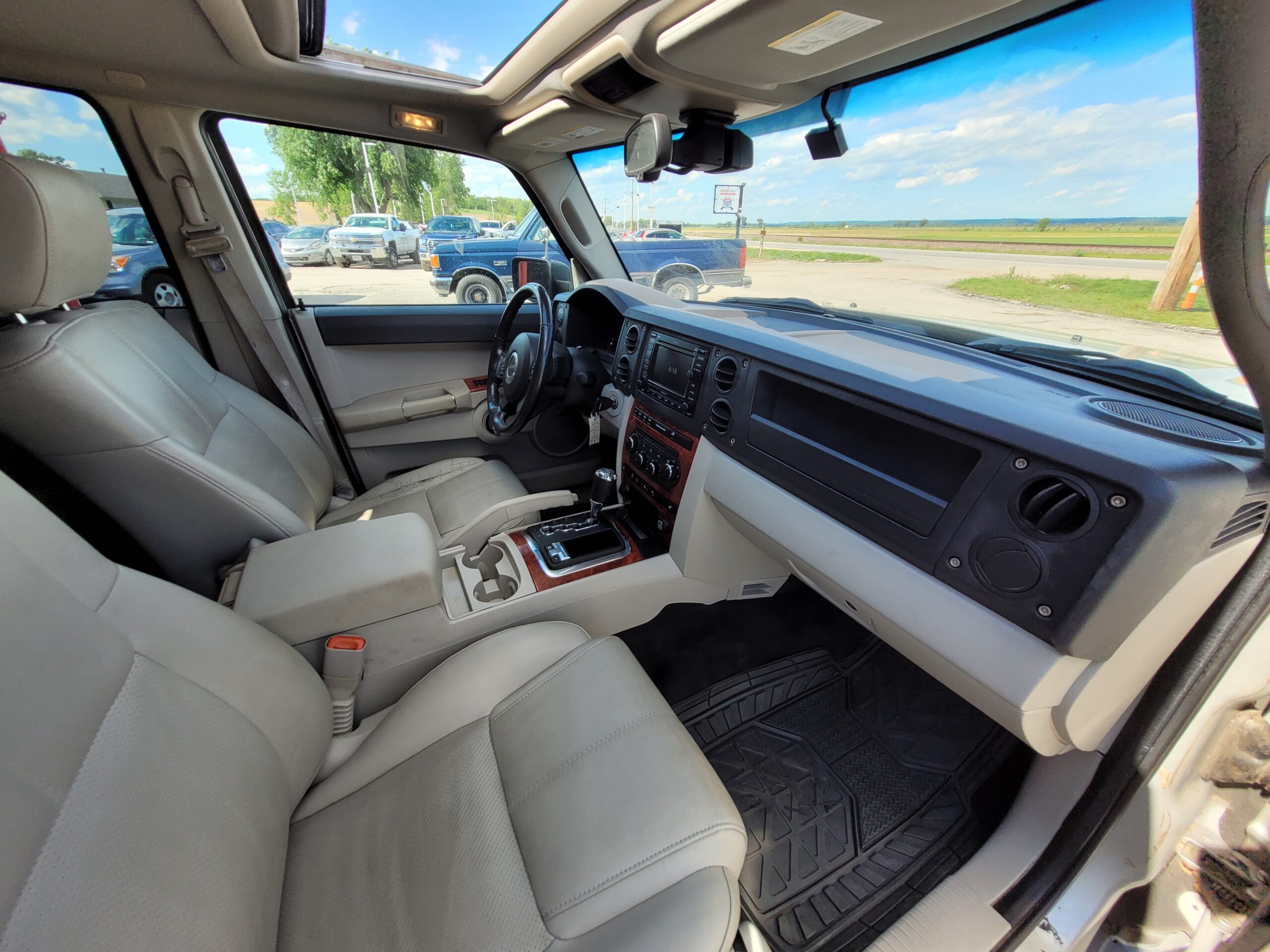2007 Jeep Commander - Image 17