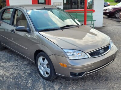 Alternative view of 2005 Ford Focus ZX4
