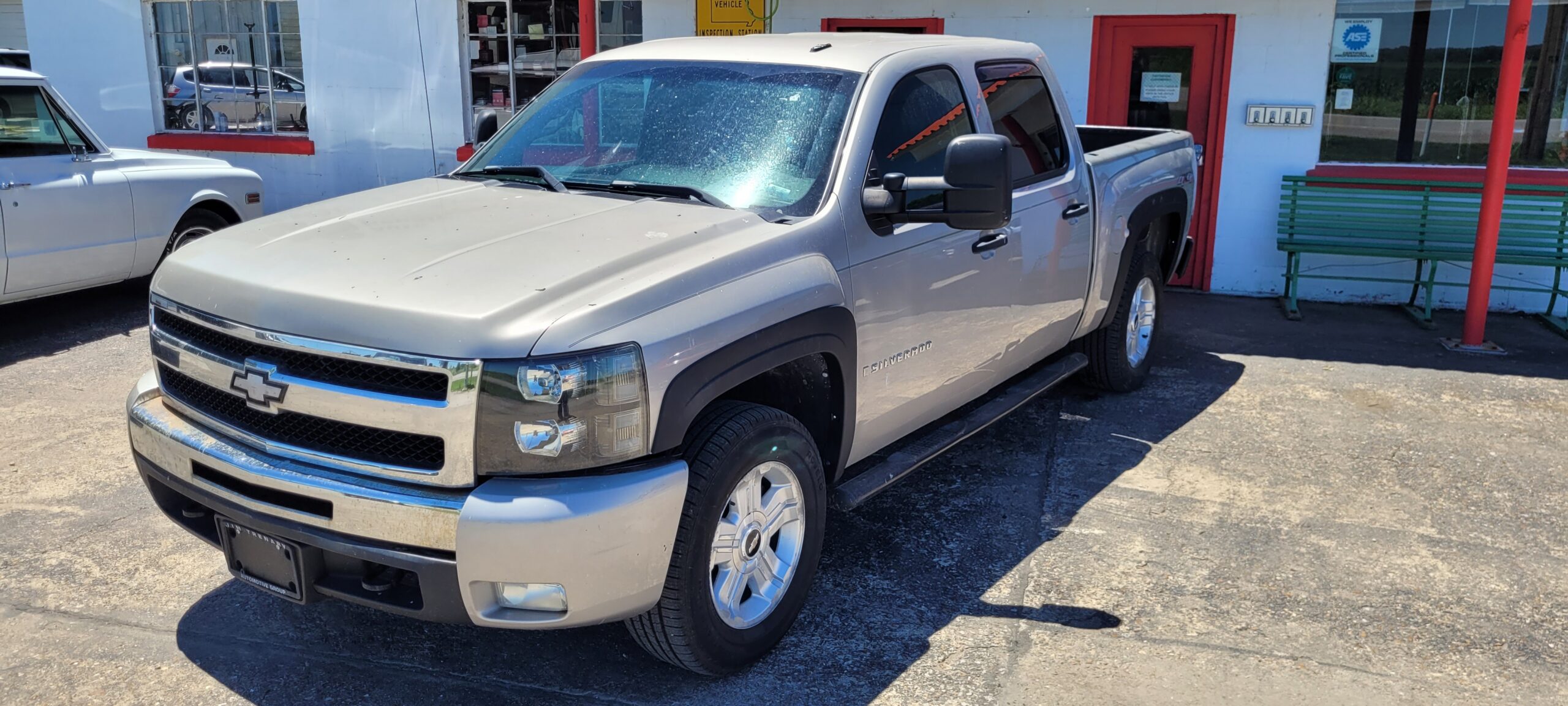 2009 Chevrolet Silverado - Image 4