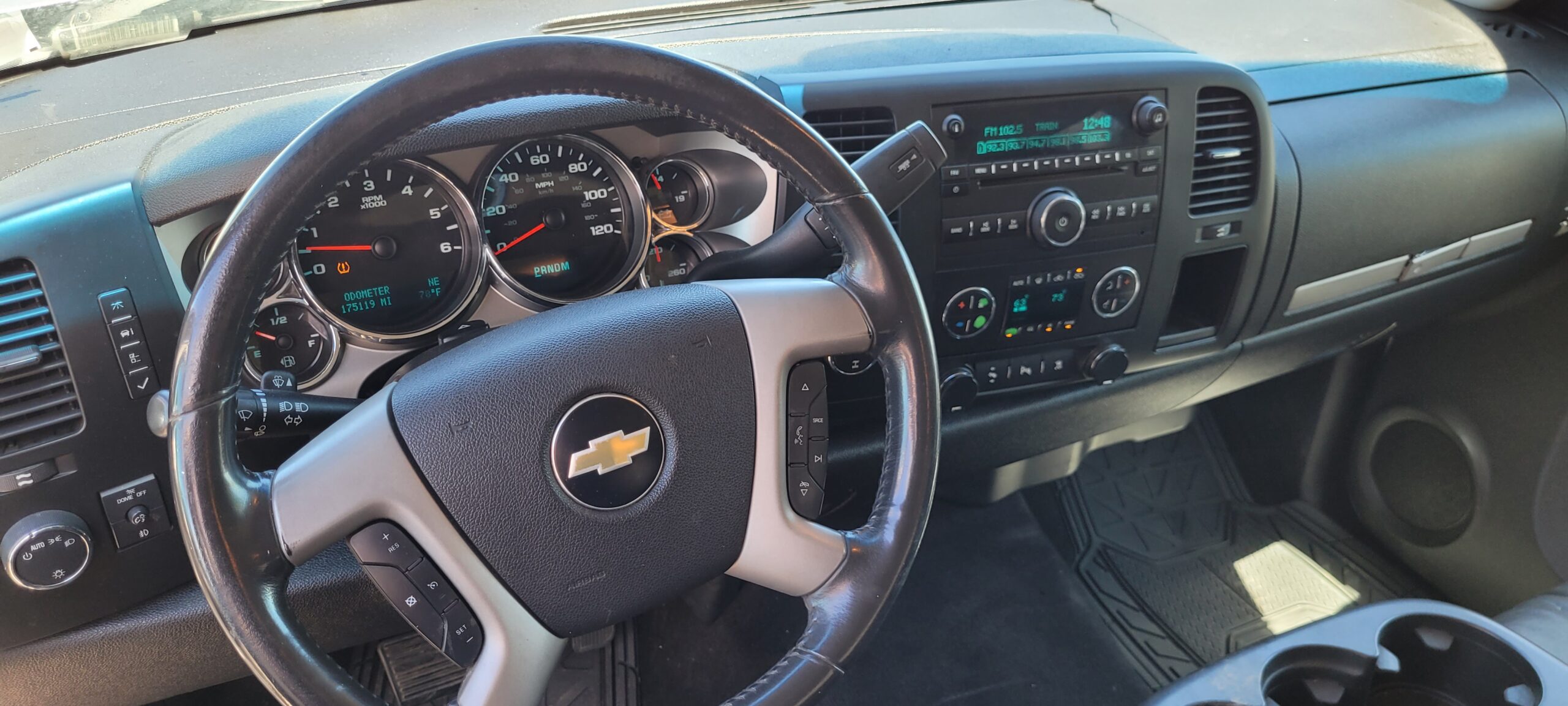 2009 Chevrolet Silverado - Image 13