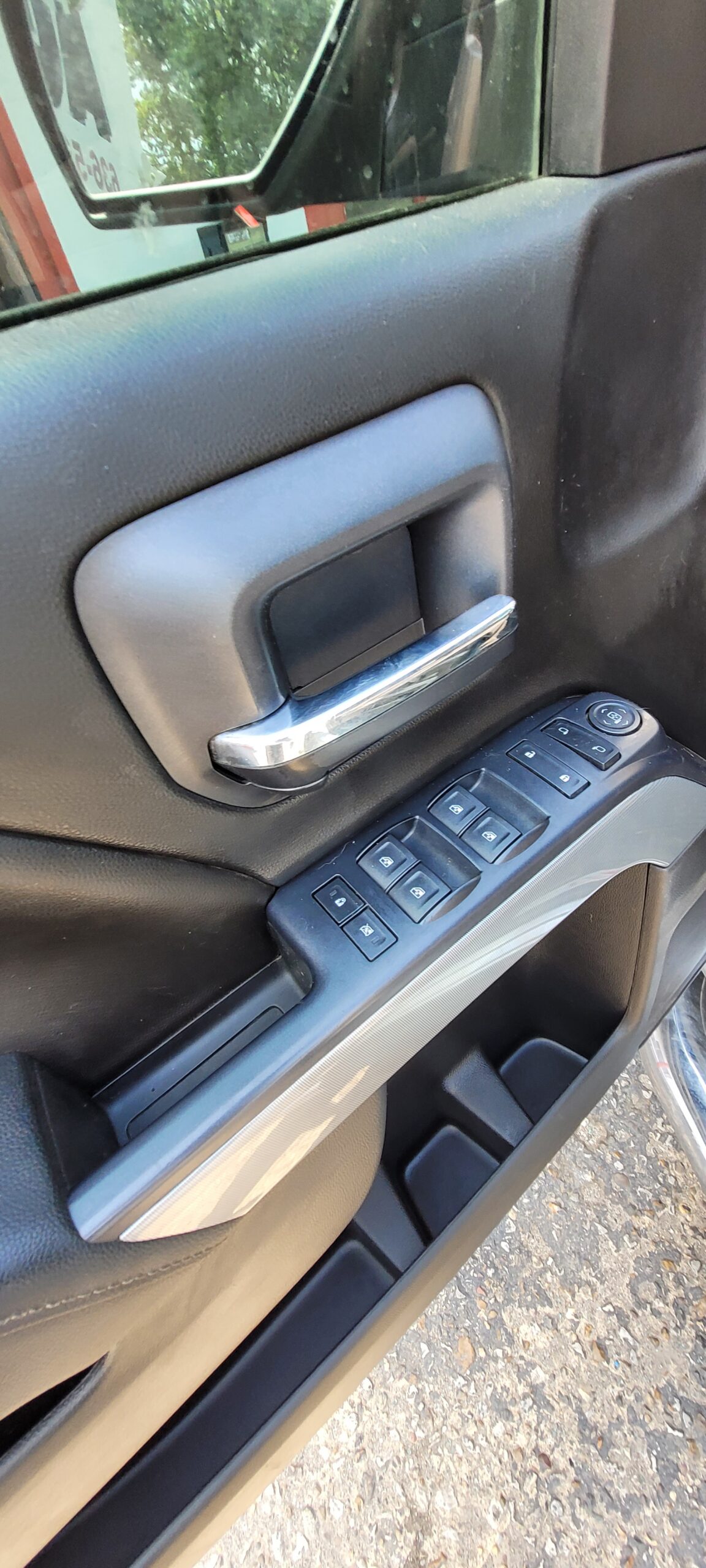 2014 Chevrolet Silverado - Image 19